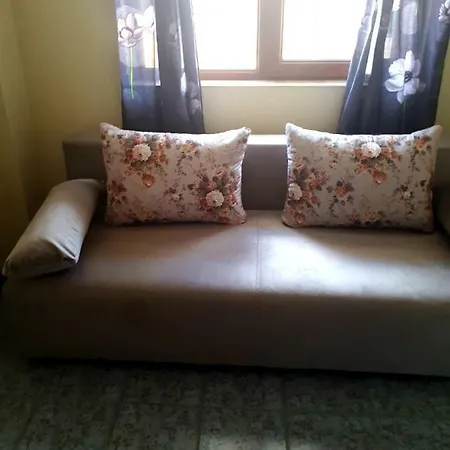 милани Apartamento *