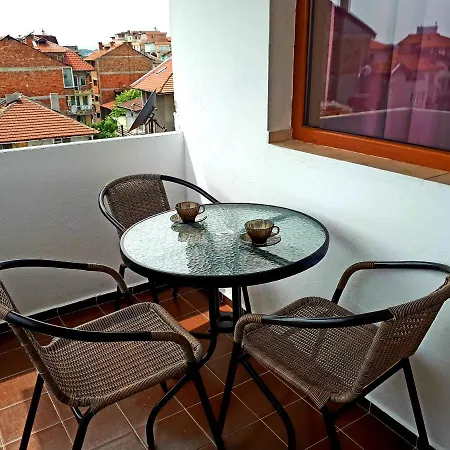 милани Apartamento *